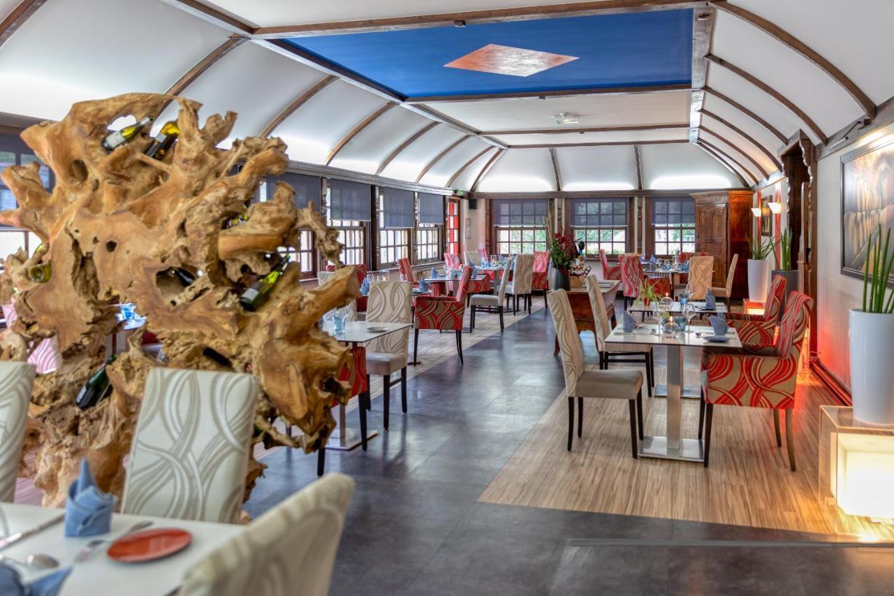 Hotel La Commanderie De Champarey 3*