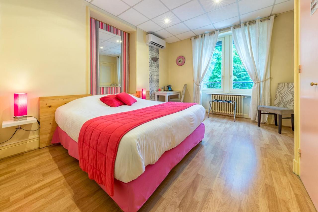Hotel La Commanderie De Champarey 3*