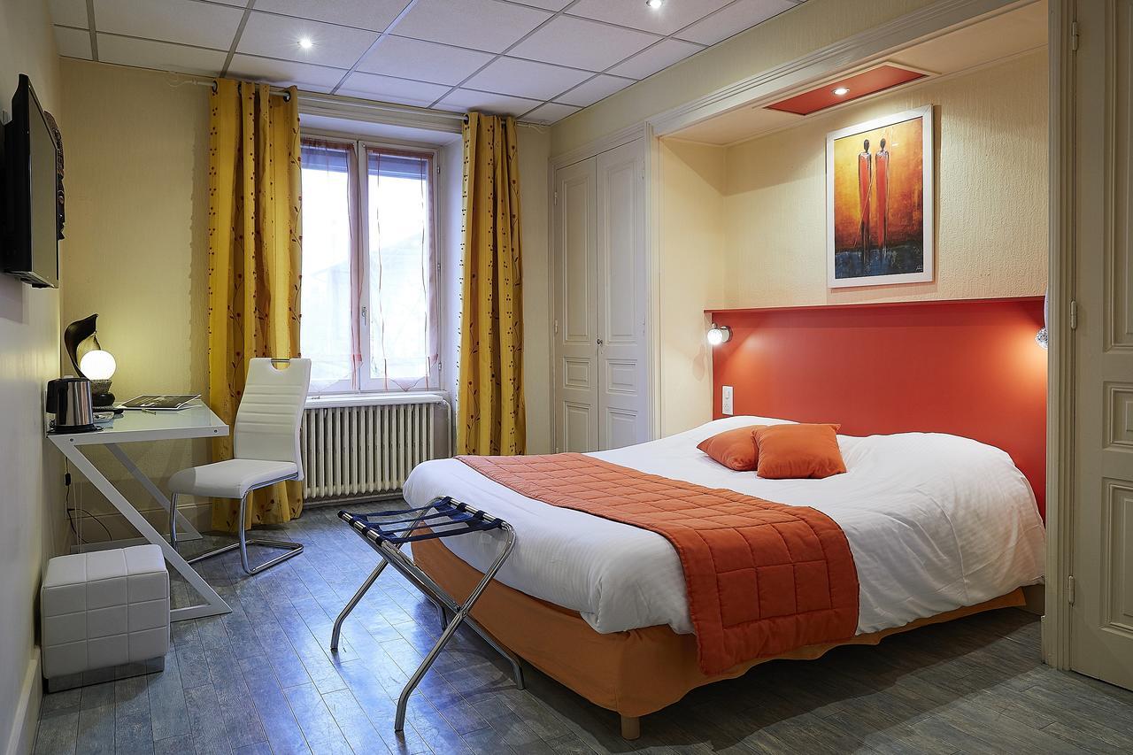 Hotel La Commanderie De Champarey 3*